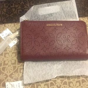 Michael kors wristlet